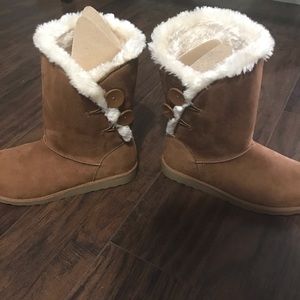 Boots tan suede with plush soft inside